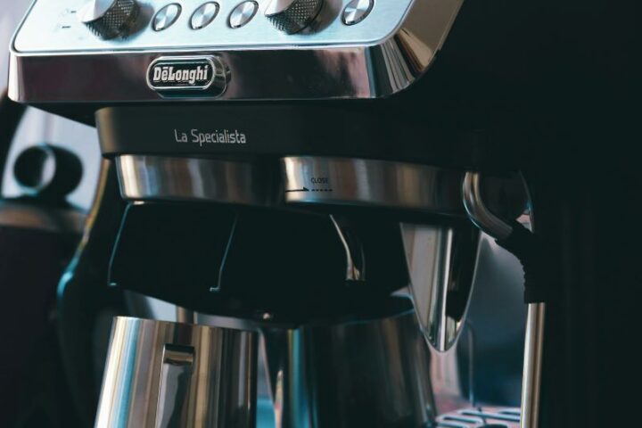 Serwis ekspresu do kawy De’Longhi